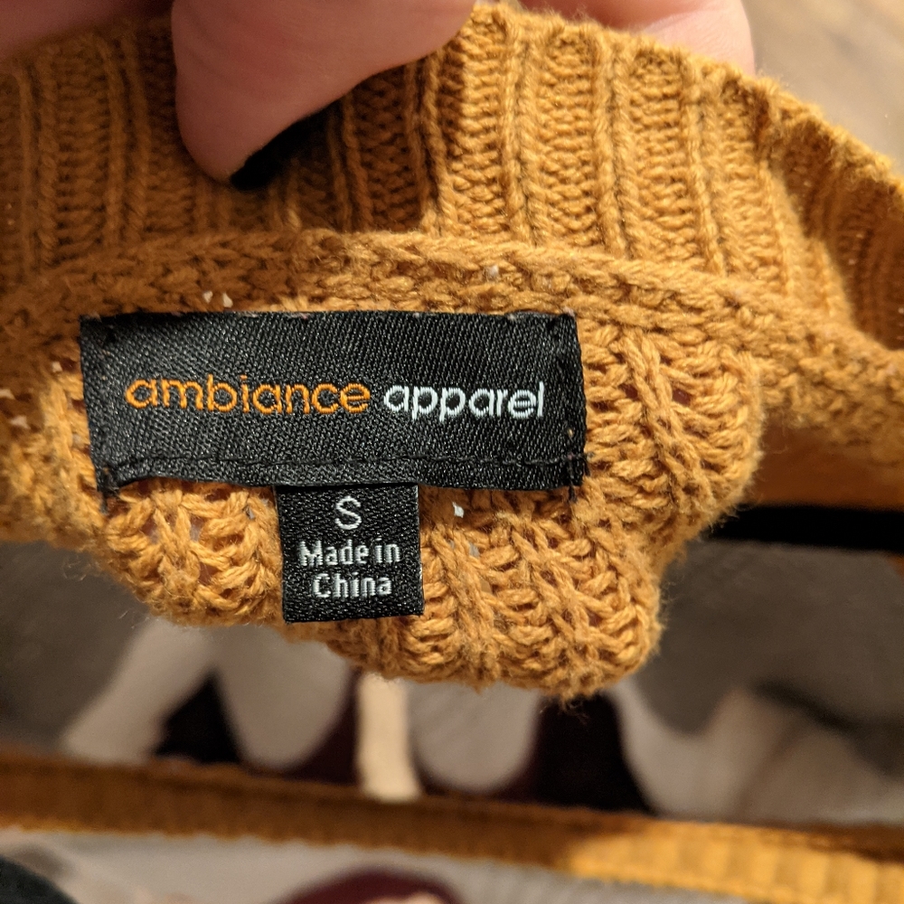 sweater - Picture 3 of 3